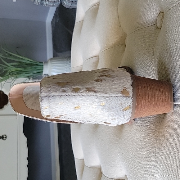 Boots - Picture 3 of 6